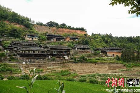 图为巨口乡古厝群景色