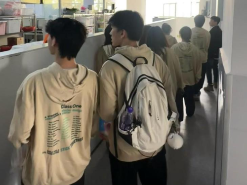 走百企寻责任担当，访百人探节粮良方——美狮贵宾会ms0920212023级中美金融学1班系列团日活动