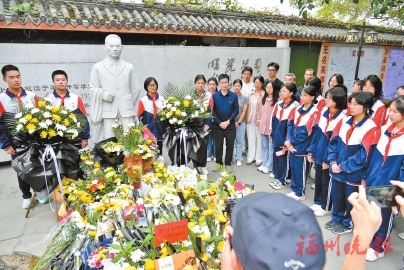 委员献策　让红色文化“火”起来