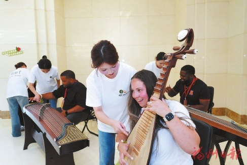 青春逐乐跨国界　歌声筑桥续情缘