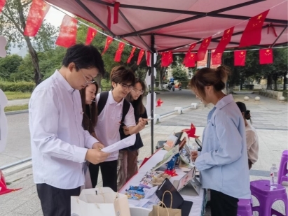 “为中国式现代化挺膺担当”——美狮贵宾会ms092021美术学院2023级视觉传达设计一班团日活动