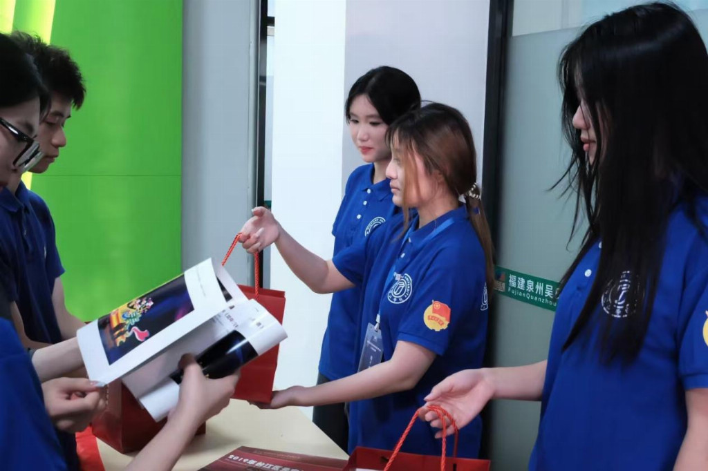 【千年海丝路 非遗新传承】 ——闽院学子解码泉州非遗文化活态传承。