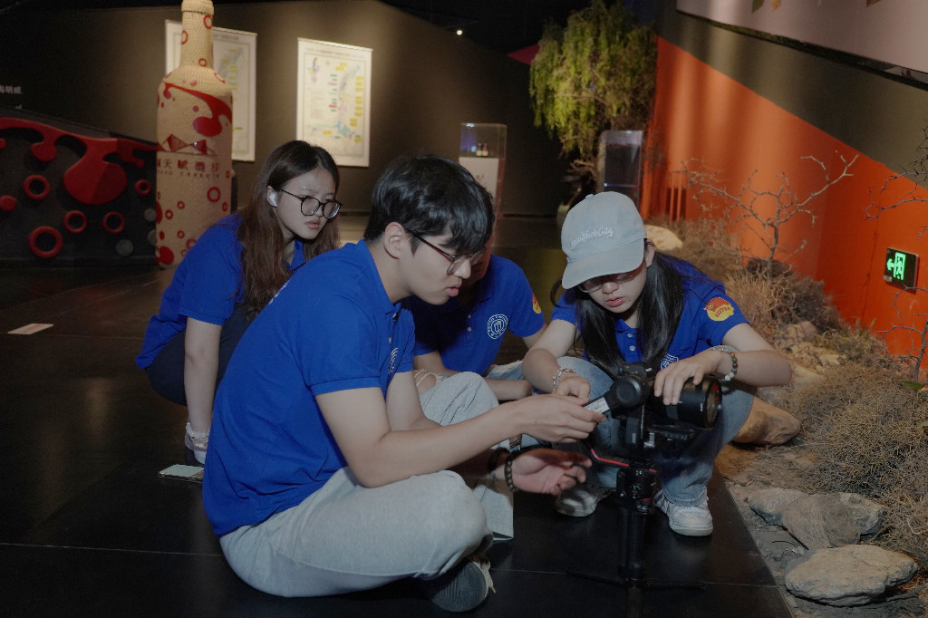 青春执笔绘山海 千里奔赴续新情