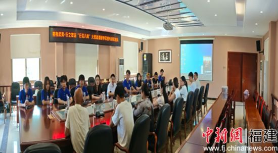 实践队与共青团武夷山团市委、五夫镇政府等单位开展座谈会